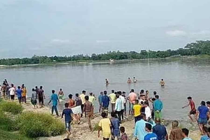 পঞ্চগড়ে নৌকাডুবিতে মৃতের সংখ্যা বেড়ে ৪১ জন পঞ্চগড়ে নৌকাডুবিতে মৃতের সংখ্যা বেড়ে ৪১ জন