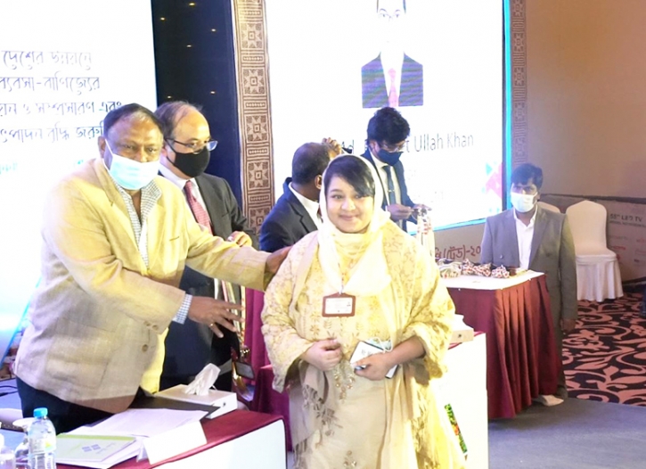 রপ্তানিতে অবদান রাখায় ১৭৬ জনকে সিআইপি কার্ড রপ্তানিতে অবদান রাখায় ১৭৬ জনকে সিআইপি কার্ড