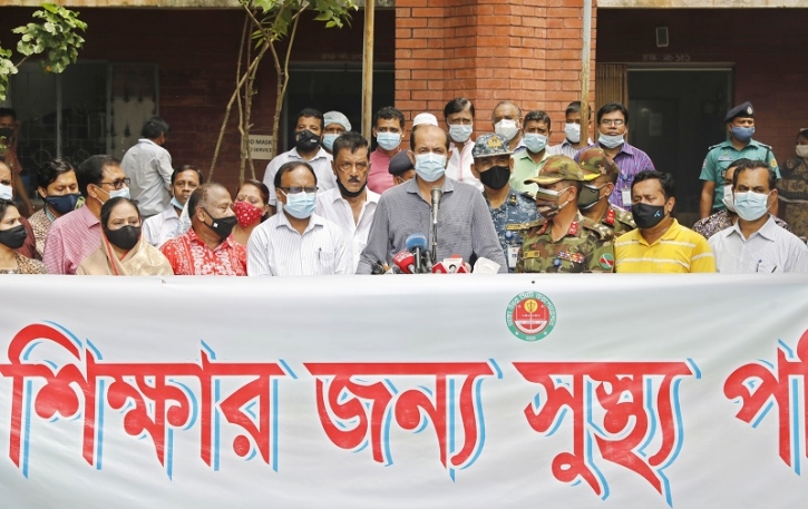 শিক্ষাপ্রতিষ্ঠানে তিন দিনের পরিচ্ছন্নতা কার্যক্রম চলছে: মেয়র আতিক শিক্ষাপ্রতিষ্ঠানে তিন দিনের পরিচ্ছন্নতা কার্যক্রম চলছে: মেয়র আতিক