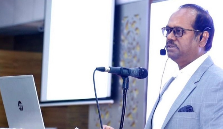 পোশাক শিল্প প্রবৃদ্ধির পরবর্তী পর্যায়ে যাওয়ার প্রস্তুুতি নিচ্ছে: শহিদউল্লাহ আজিম পোশাক শিল্প প্রবৃদ্ধির পরবর্তী পর্যায়ে যাওয়ার প্রস্তুুতি নিচ্ছে: শহিদউল্লাহ আজিম