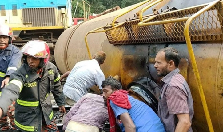 সিলেটের সঙ্গে ঢাকা-চট্টগ্রামের রেল যোগাযোগ বন্ধ সিলেটের সঙ্গে ঢাকা-চট্টগ্রামের রেল যোগাযোগ বন্ধ