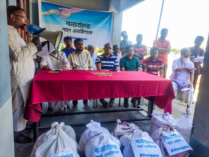 বন্যাদুর্গতদের সহযোগিতায় এনার্জিপ্যাক পরিবার