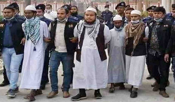 বঙ্গবন্ধুর ভাস্কর্য ভাঙচুর মামলায় ৪ জনের রিমান্ড মঞ্জুর বঙ্গবন্ধুর ভাস্কর্য ভাঙচুর মামলায় ৪ জনের রিমান্ড মঞ্জুর