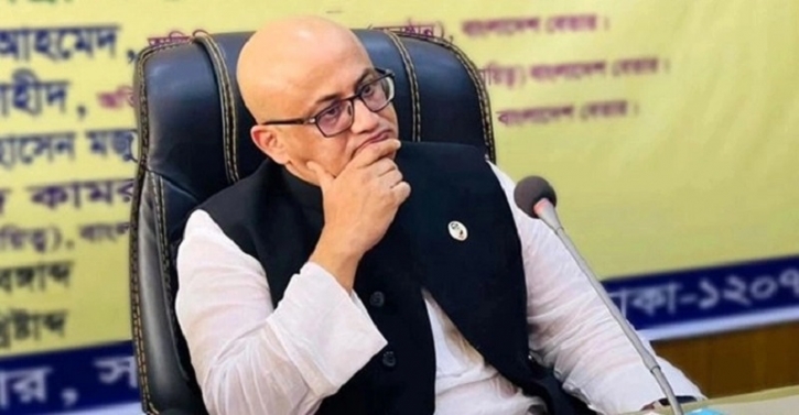 মাথায় সিলিং ফ্যান পড়ে আহত ডা. মুরাদ হাসান মাথায় সিলিং ফ্যান পড়ে আহত ডা. মুরাদ হাসান