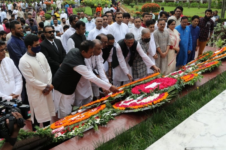 আজ জাতীয় কবি কাজী নজরুল ইসলামের জন্মবার্ষিকী আজ জাতীয় কবি কাজী নজরুল ইসলামের জন্মবার্ষিকী