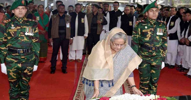 জাতির পিতার শাহাদত বার্ষিকীতে প্রধানমন্ত্রীর শ্রদ্ধা জাতির পিতার শাহাদত বার্ষিকীতে প্রধানমন্ত্রীর শ্রদ্ধা