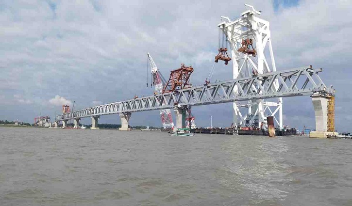 পদ্মা সেতুতে ৪০তম স্প্যান, আর বাকি একটি পদ্মা সেতুতে ৪০তম স্প্যান, আর বাকি একটি