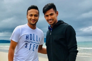 আইপিএল খেলতে দুবাইয়ে সাকিব, আটকে গেলেন মুস্তাফিজ