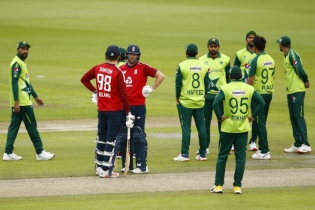 এবার অনিশ্চিত ইংল্যান্ডের পাকিস্তান সফরও