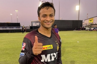 আইপিএলে আজ কোহলি’দের বিপক্ষে খেলবে সাকিবের কলকাতা