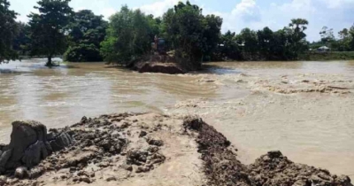 বাঁধ ভেঙে ফেনীর ৭ গ্রাম প্লাবিত