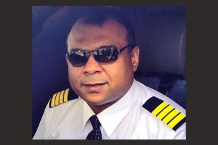 মায়ের কবরের পাশে চিরনিদ্রায় শায়িত ক্যাপ্টেন নওশাদ