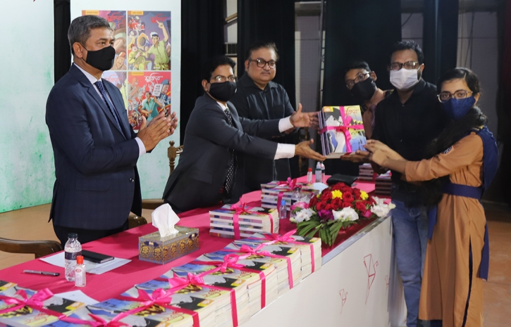 ৫৫ স্কুলে ‘মুজিব’ গ্রাফিক নভেল বিতরণ করল বিকাশ ৫৫ স্কুলে ‘মুজিব’ গ্রাফিক নভেল বিতরণ করল বিকাশ