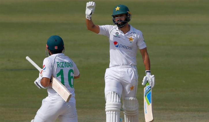 Pakistan declare first innings 300/4 on day 4 Pakistan declare first innings 300/4 on day 4