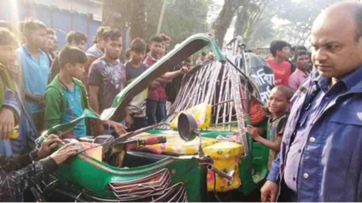 3 college students dead in Chandpur bus-auto collision
