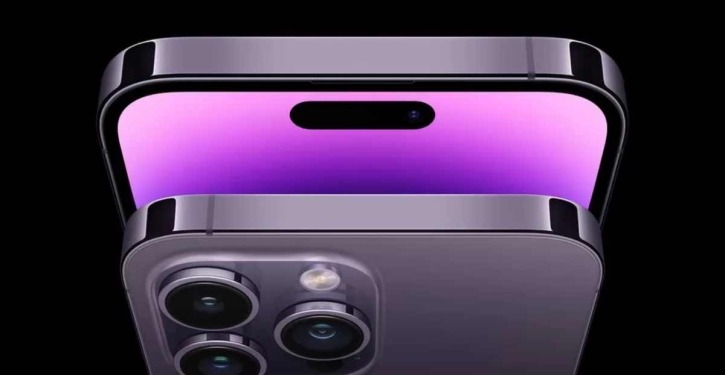 Apple makes new handset in India in shift from China Apple makes new handset in India in shift from China