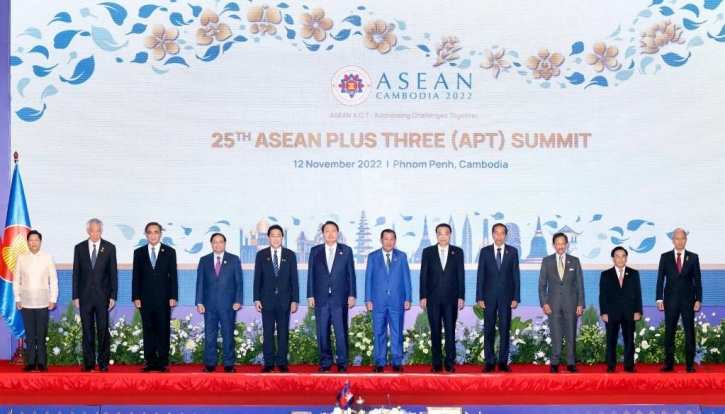 ASEAN, China, Japan, South Korea should strive for peace, stability, development: Chinese premier ASEAN, China, Japan, South Korea should strive for peace, stability, development: Chinese premier