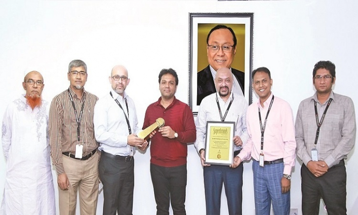 Bashundhara Group conferred with Superbrands Award Bashundhara Group conferred with Superbrands Award