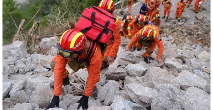 China earthquake: Man rescued after 17 days lost in mountains