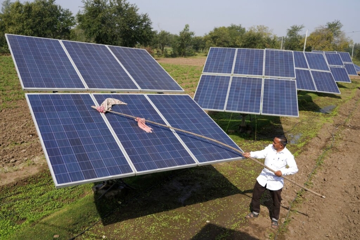 Clean energy gains a foothold in India, but coal still rules Clean energy gains a foothold in India, but coal still rules