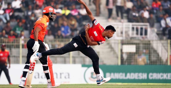 Comilla Victorians edge out Khulna Tigers by four runs Comilla Victorians edge out Khulna Tigers by four runs