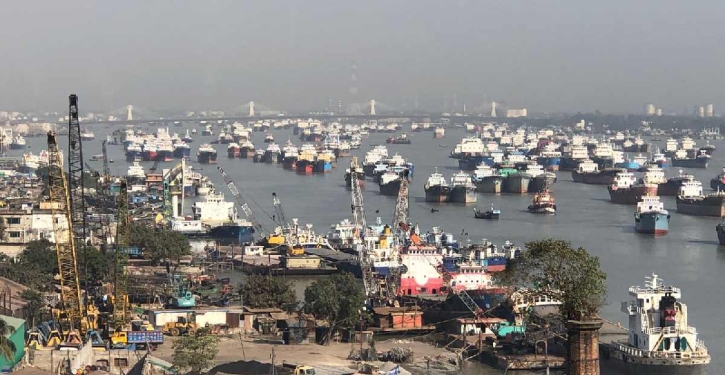 Unloading at Ctg port suspended as water transport workers go on strike