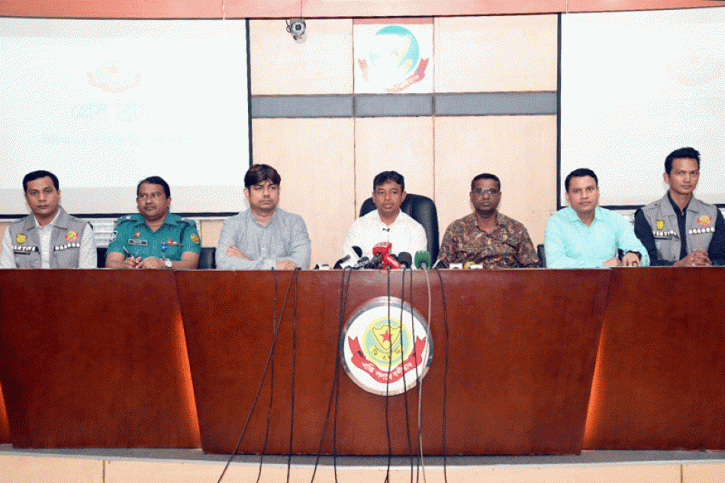 DB arrests 5 over robbing a man of Tk 20 lakh on DU campus DB arrests 5 over robbing a man of Tk 20 lakh on DU campus