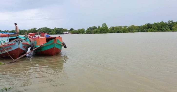Depression in Bay: Low-lying areas in Bagerhat coastal areas submerged Depression in Bay: Low-lying areas in Bagerhat coastal areas submerged