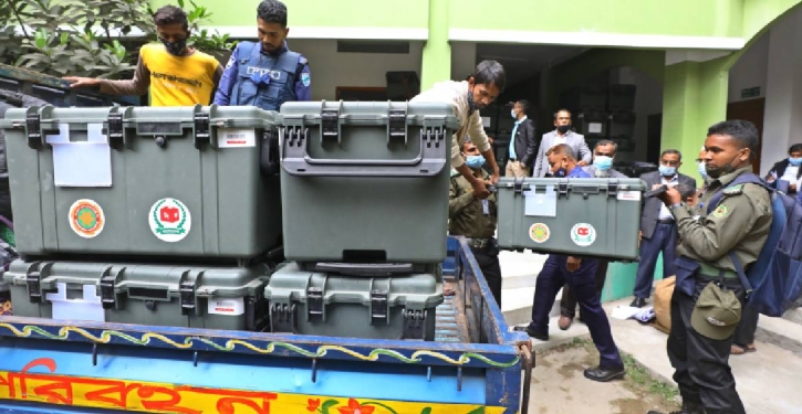 EVMs sent to Narayanganj polling centres EVMs sent to Narayanganj polling centres