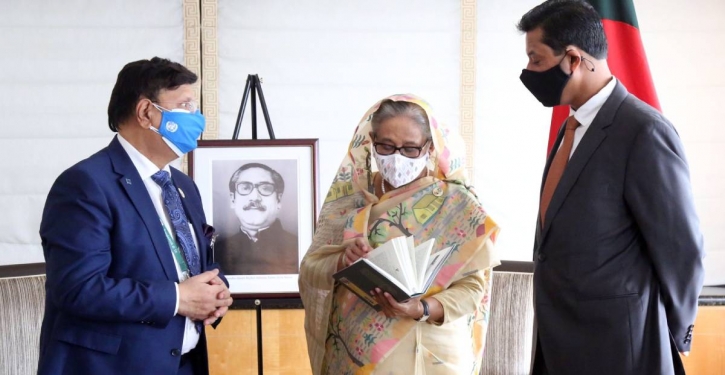 FM hands over his new book on Sheikh Hasina’s speeches to PM