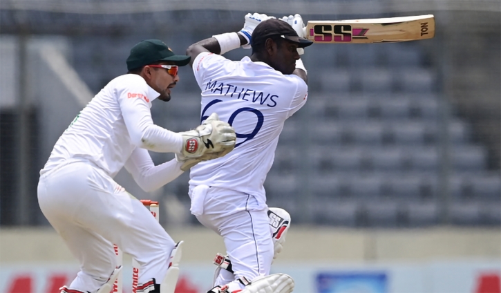 Sri Lanka trail by 83 runs after day 3