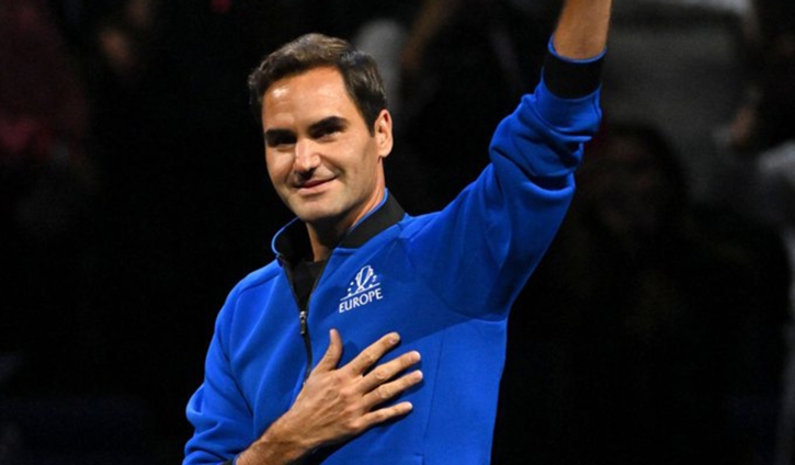 Tearful Federer waves farewell after final match