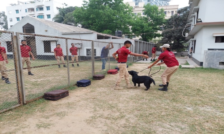 Female police dog handler team introduced to bring dynamism in APBn activities Female police dog handler team introduced to bring dynamism in APBn activities