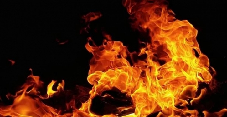Moving bus catches fire on Dhaka-Chattogram Highway Moving bus catches fire on Dhaka-Chattogram Highway