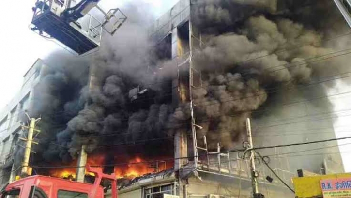 26 die in Delhi building fire 26 die in Delhi building fire