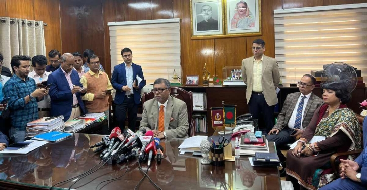 Dengue patients are dying due to seeking treatment late: Health minister Dengue patients are dying due to seeking treatment late: Health minister