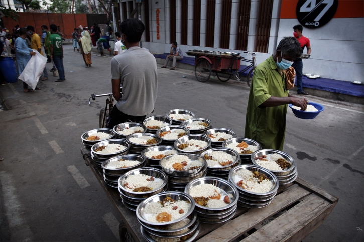 In Pictures: Iftar distribution amongst the poor