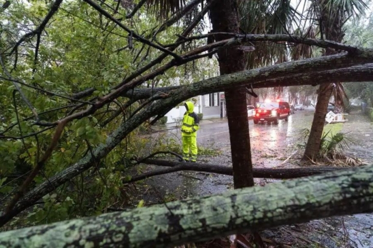 Cyclone Ian batters South Carolina in second US landfall