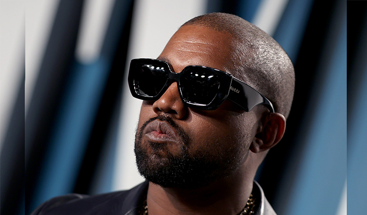 Kanye West unfollows all Kardashians on Twitter