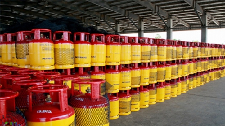 LPG price slashed by Tk 35 per 12-kg cylinder LPG price slashed by Tk 35 per 12-kg cylinder