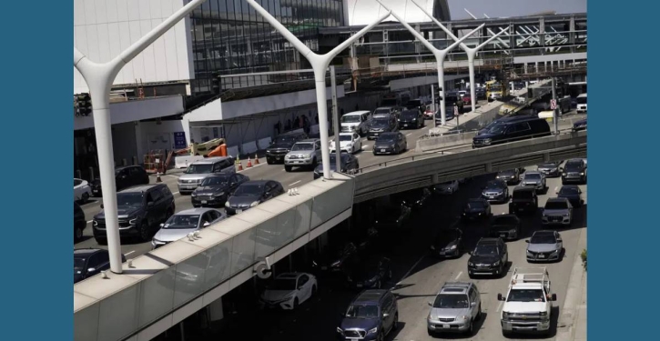 Power outage blacks out Los Angeles airport terminals Power outage blacks out Los Angeles airport terminals