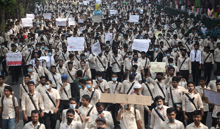 Naim death: Students block Dhaka streets demanding safe road