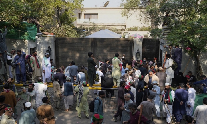 Pakistan court rejects ex-PM Khan’s plea to suspend warrant Pakistan court rejects ex-PM Khan’s plea to suspend warrant