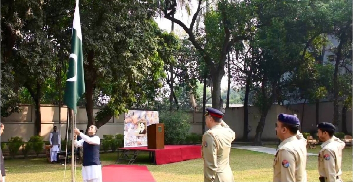 Flag hoisting ceremony held in Dhaka on Pakistan Day Flag hoisting ceremony held in Dhaka on Pakistan Day
