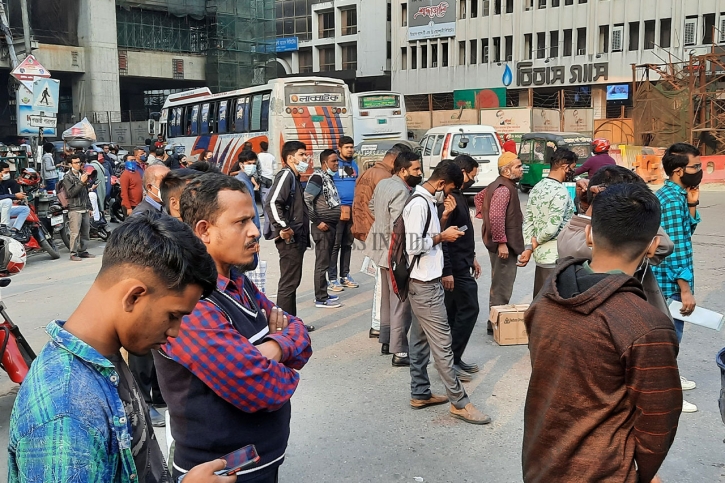 Covid advices only on paper, nonchalant folks roam around Dhaka incautious Covid advices only on paper, nonchalant folks roam around Dhaka incautious