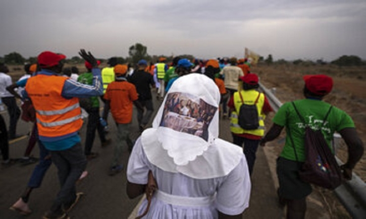 Pope heads to South Sudan to urge peace as fighting kills 27 Pope heads to South Sudan to urge peace as fighting kills 27