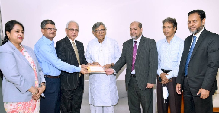 Pubali Bank donates Tk10 lakh to World Literature Centre Pubali Bank donates Tk10 lakh to World Literature Centre