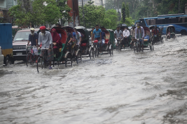 In Pictures: Sudden rain causes waterlogging in many parts of Dhaka