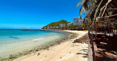 Covid lockdown strands tourists on ‘China’s Hawaii’