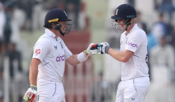 4 tons, 506 runs for England on opening day of Rawalpindi Test